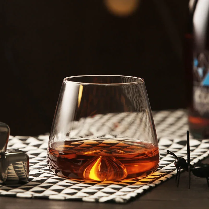 New Concave Bottom Vortex Whiskey Smelling Ice Rock Glass Der Whisky becher XO Brandy Snifter Beer Red Wine Glasses Whisky Cup
New Concave Bottom Vortex Whiskey Smelling Ice Rock Glass Der Whisky becher XO Brandy Snifter Beer Red Wine Glasses Whisky Cup
