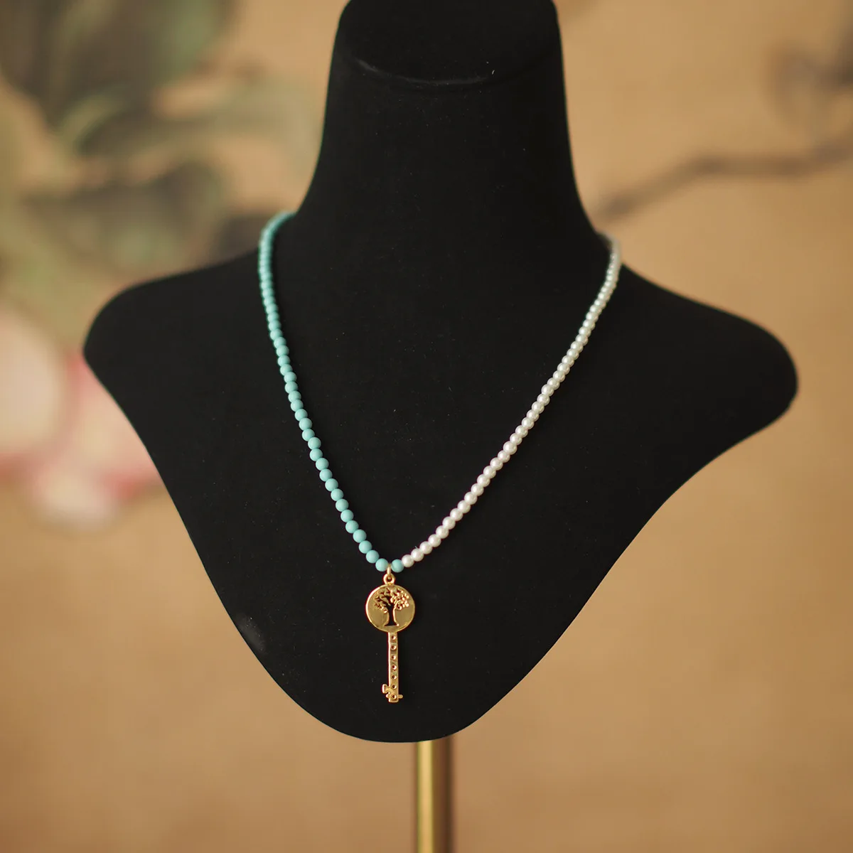 Greek Niche Design Euro-American Style - Key Turquoise Clavicle Chain with Pearls
Greek Niche Design Euro-American Style - Key Turquoise Clavicle Chain with Pearls