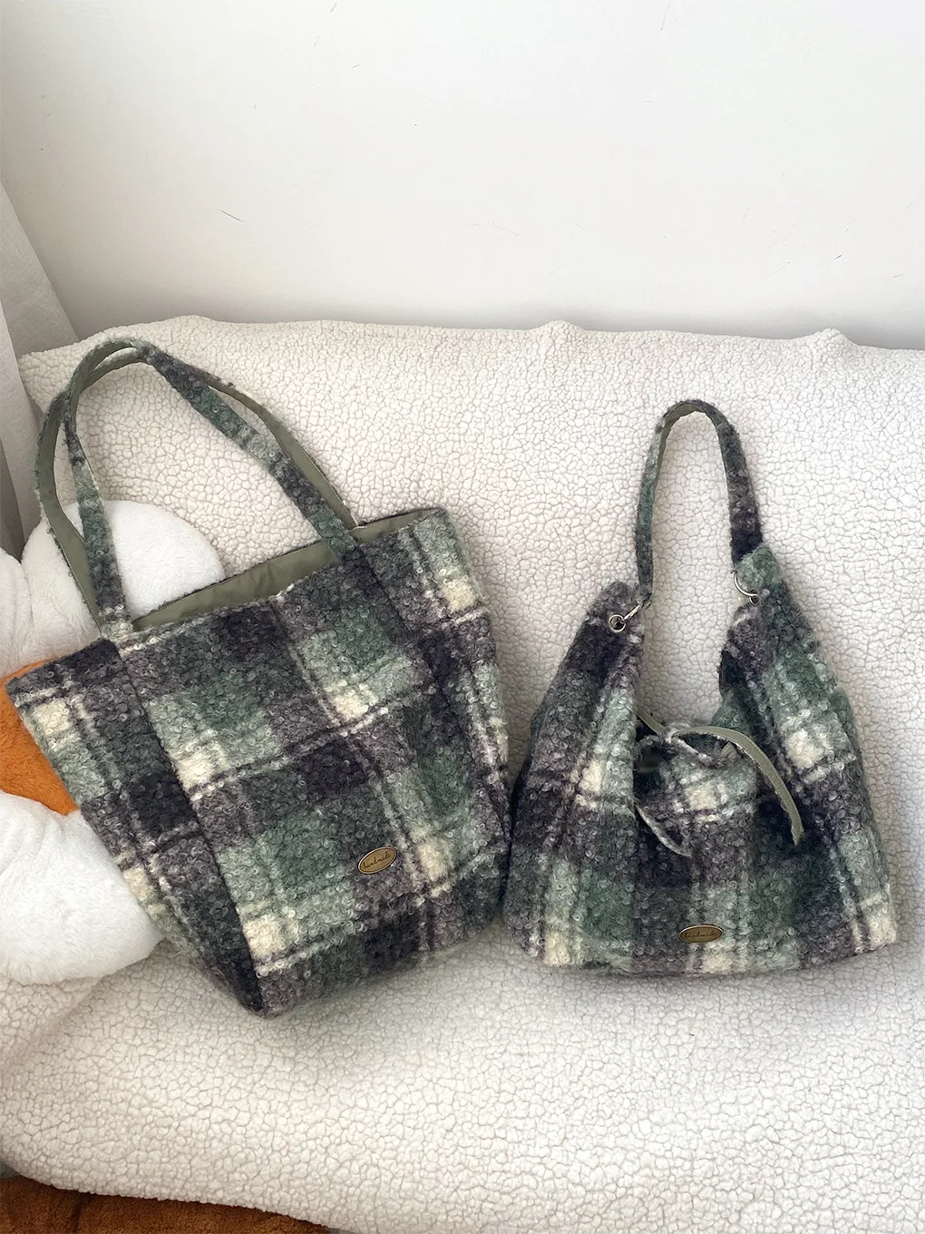 Ретро-сумка через плечо из шерсти в клетку, большая вместительная, повседневная, женская, ручная, мягкая, хлопковая, складная, китайского производства
Ретро-сумка через плечо из шерсти в клетку, большая вместительная, повседневная, женская, ручная, мягкая, хлопковая, складная, китайского производства