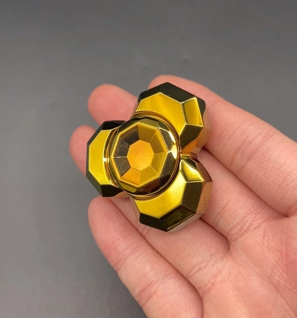 USED EDC Lq zirconium gold crystal fingertip gyroscope Decompression toys
USED EDC Lq zirconium gold crystal fingertip gyroscope Decompression toys