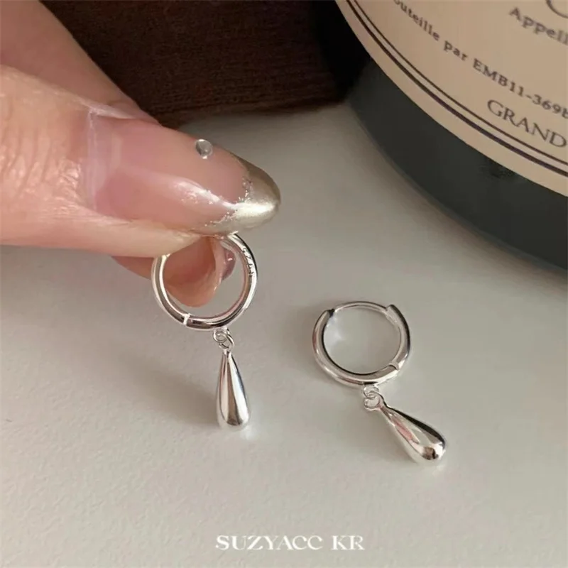 Симметричные маленькие серьги-капли из нержавеющей стали для женщин, модные украшения с аксессуарами.
Симметричные маленькие серьги-капли из нержавеющей стали для женщин, модные украшения с аксессуарами.