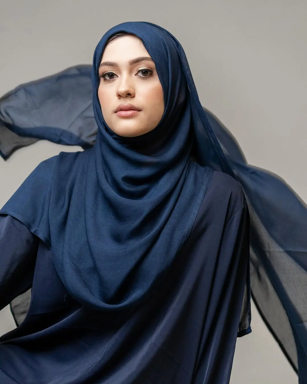 Light Weight Plain Hijab Muslim Women Shawl Double Stitches Edge Scarf Viscose Rayon Cotton Modal Scarf Hijab
Light Weight Plain Hijab Muslim Women Shawl Double Stitches Edge Scarf Viscose Rayon Cotton Modal Scarf Hijab