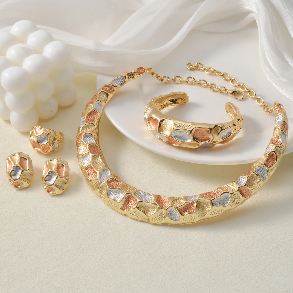 Gold Plated 4Pcs Jewelry Set Women Chunky Collar Necklace Bangle Ring Earring Dubai African Bridal Wedding Formal Accessory Gift
Gold Plated 4Pcs Jewelry Set Women Chunky Collar Necklace Bangle Ring Earring Dubai African Bridal Wedding Formal Accessory Gift