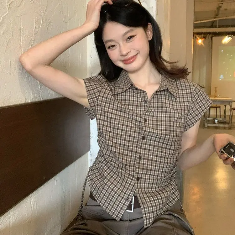 Onalippa 2026 New Summer Coffee Plaid Short Sleeved Shirt Women Korean Slim Fit Slimming Waist Cinching Blouse Top
Onalippa 2026 New Summer Coffee Plaid Short Sleeved Shirt Women Korean Slim Fit Slimming Waist Cinching Blouse Top