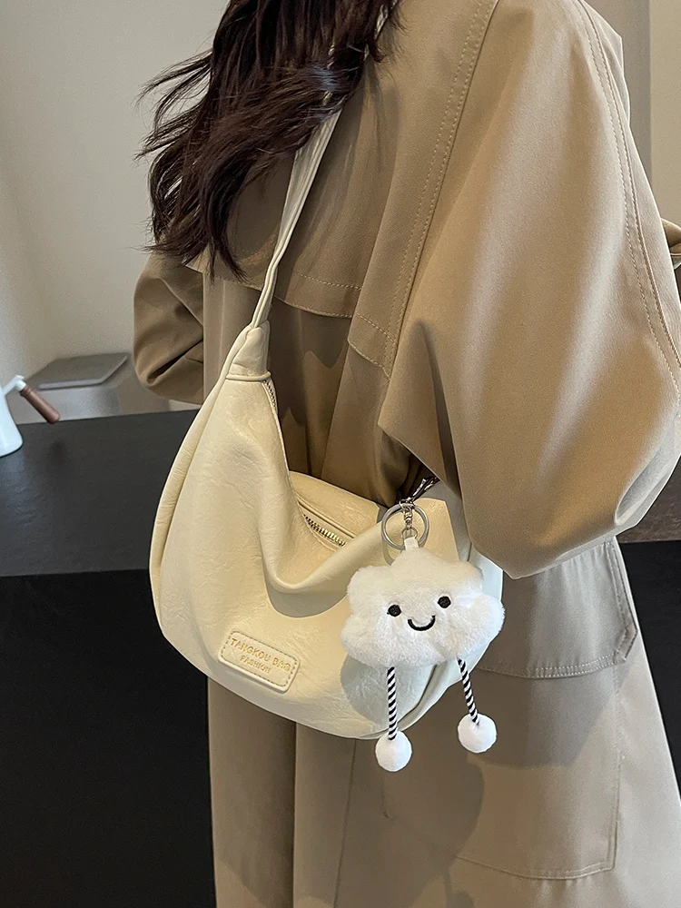 Large Capacity Dumpling Bag for Women with Broadband Simple and Casual Commuting Versatile Armpit Crossbody Bag
Large Capacity Dumpling Bag for Women with Broadband Simple and Casual Commuting Versatile Armpit Crossbody Bag