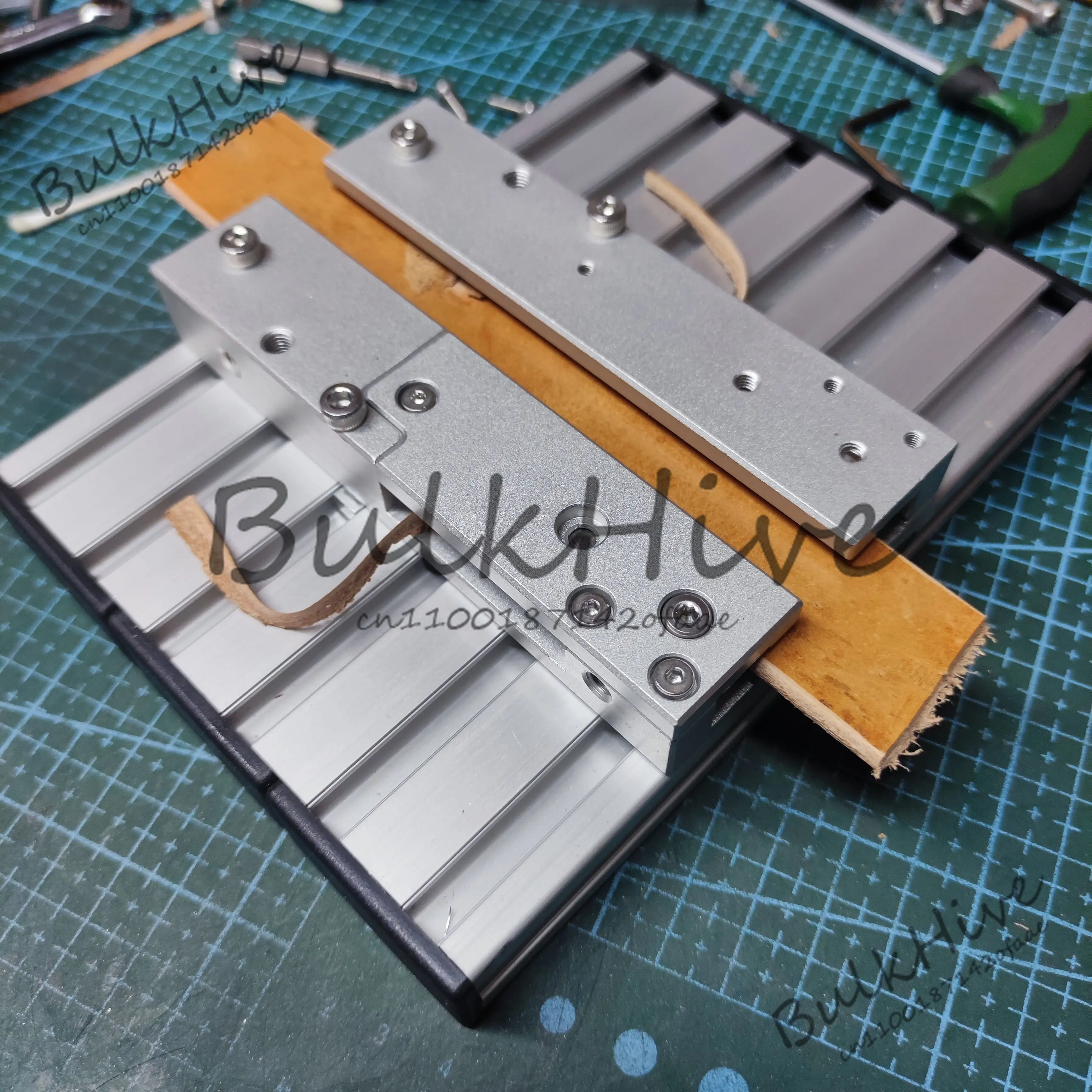 Кожаный двусторонний триммер с скосом, регулируемая ширина, кожаный ремесленный ремень ручной работы, режущий инструмент с полудуговой отделкой
Кожаный двусторонний триммер с скосом, регулируемая ширина, кожаный ремесленный ремень ручной работы, режущий инструмент с полудуговой отделкой