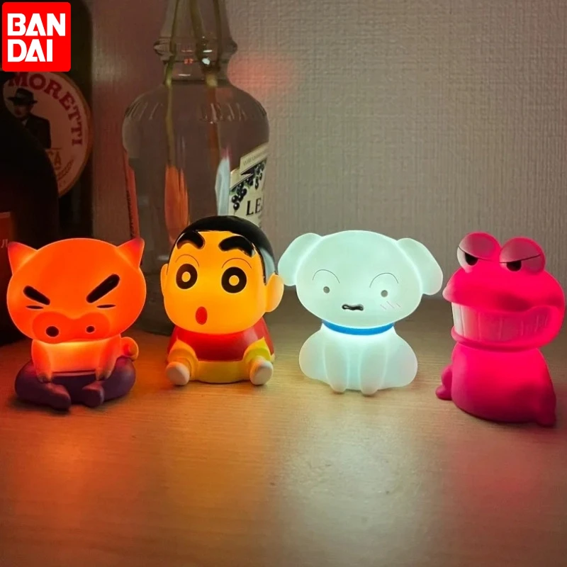 Bandai Капсульные игрушки Карандаш Шин-тян Гашапон Светящийся настольный орнамент Статуя Коллекция Декор Игрушки Детские подарки на день рождения
Bandai Капсульные игрушки Карандаш Шин-тян Гашапон Светящийся настольный орнамент Статуя Коллекция Декор Игрушки Детские подарки на день рождения