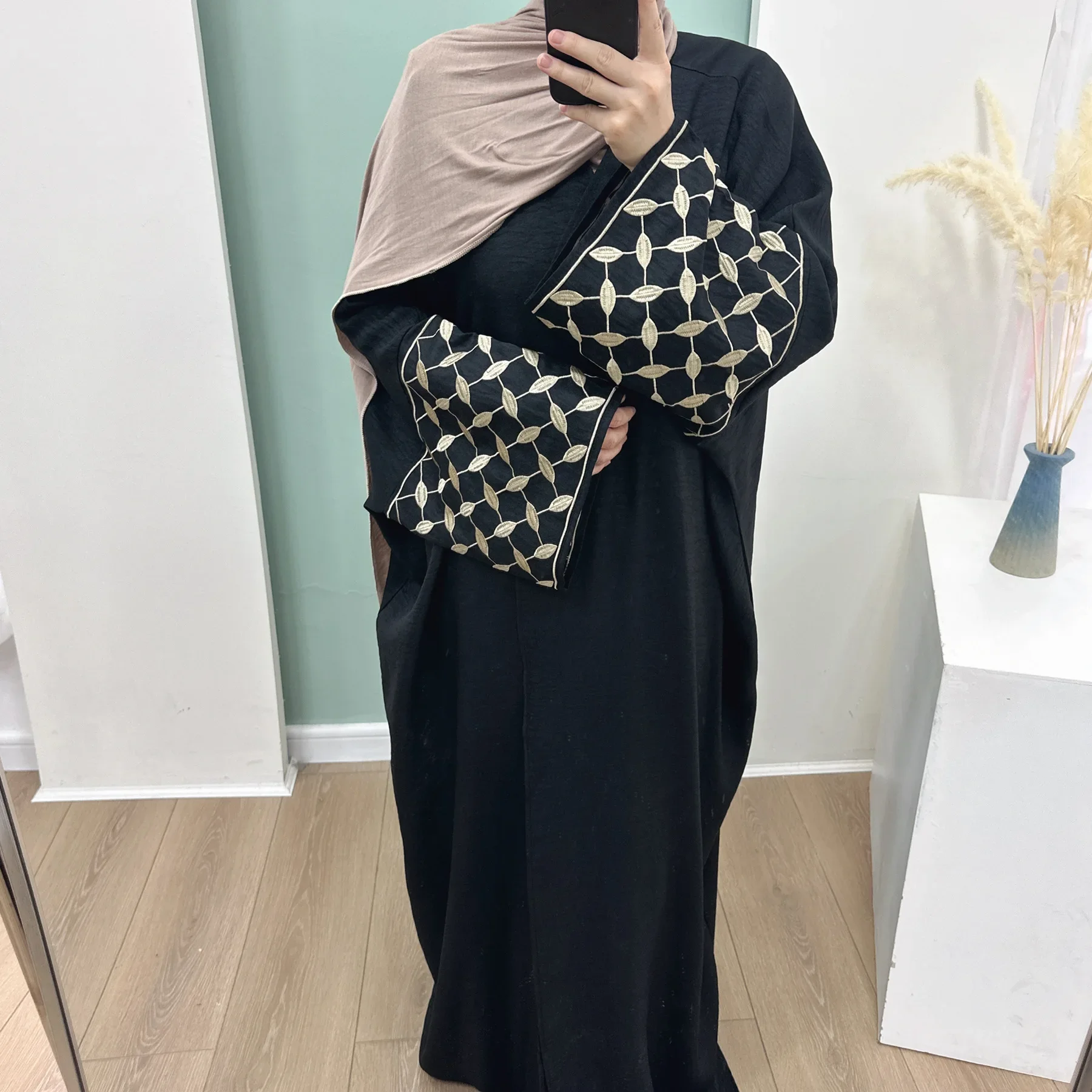 Eid Ramadan Embroidery Open Modest Abaya Dubai Muslim Kimono Abayas Djellaba For Women Kaftan Dress Islam Clothing Cardigan Coat
Eid Ramadan Embroidery Open Modest Abaya Dubai Muslim Kimono Abayas Djellaba For Women Kaftan Dress Islam Clothing Cardigan Coat