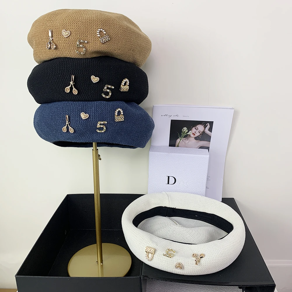 Luxury Rhinestone Letter Deco Women's Beret Hat Fashion Female Breathable Beanies Retro Artist Hat gorras para mujer
Luxury Rhinestone Letter Deco Women's Beret Hat Fashion Female Breathable Beanies Retro Artist Hat gorras para mujer