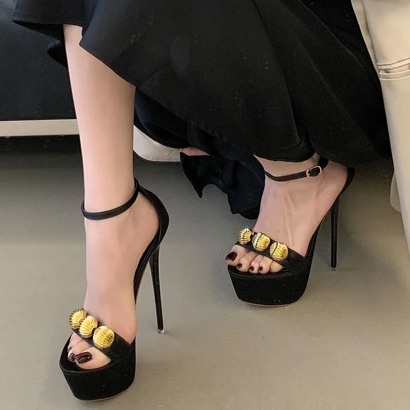 Women's Peep Toe Suede Metal Round Buckle Decor Ankle Strap Super High Platform Thin Heel Sandals Sexy Party Nightclub Footwear
Women's Peep Toe Suede Metal Round Buckle Decor Ankle Strap Super High Platform Thin Heel Sandals Sexy Party Nightclub Footwear