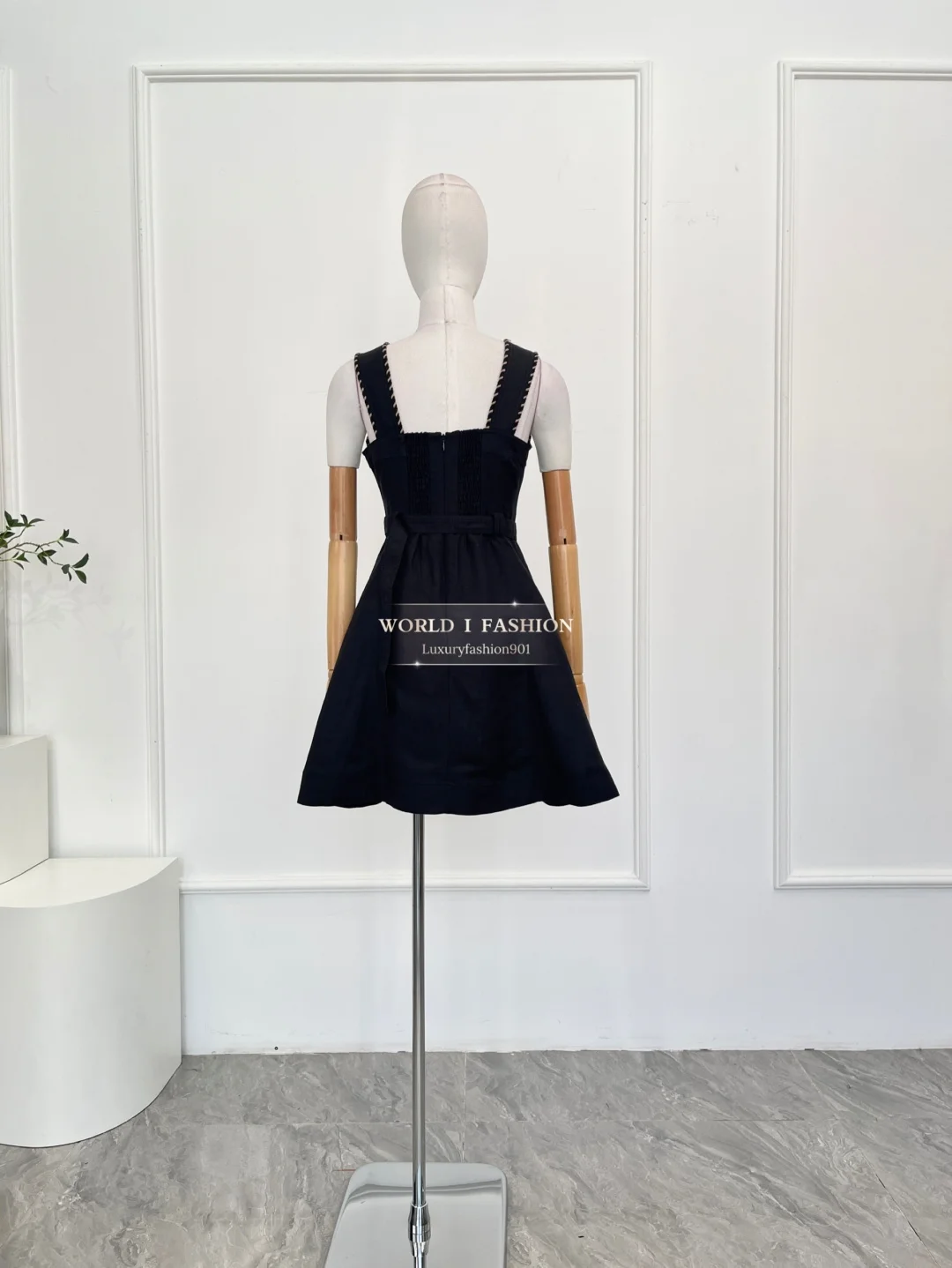 Black High Quality 2025 New Belted Sleeveless Waist Women Mini Dress
Black High Quality 2025 New Belted Sleeveless Waist Women Mini Dress