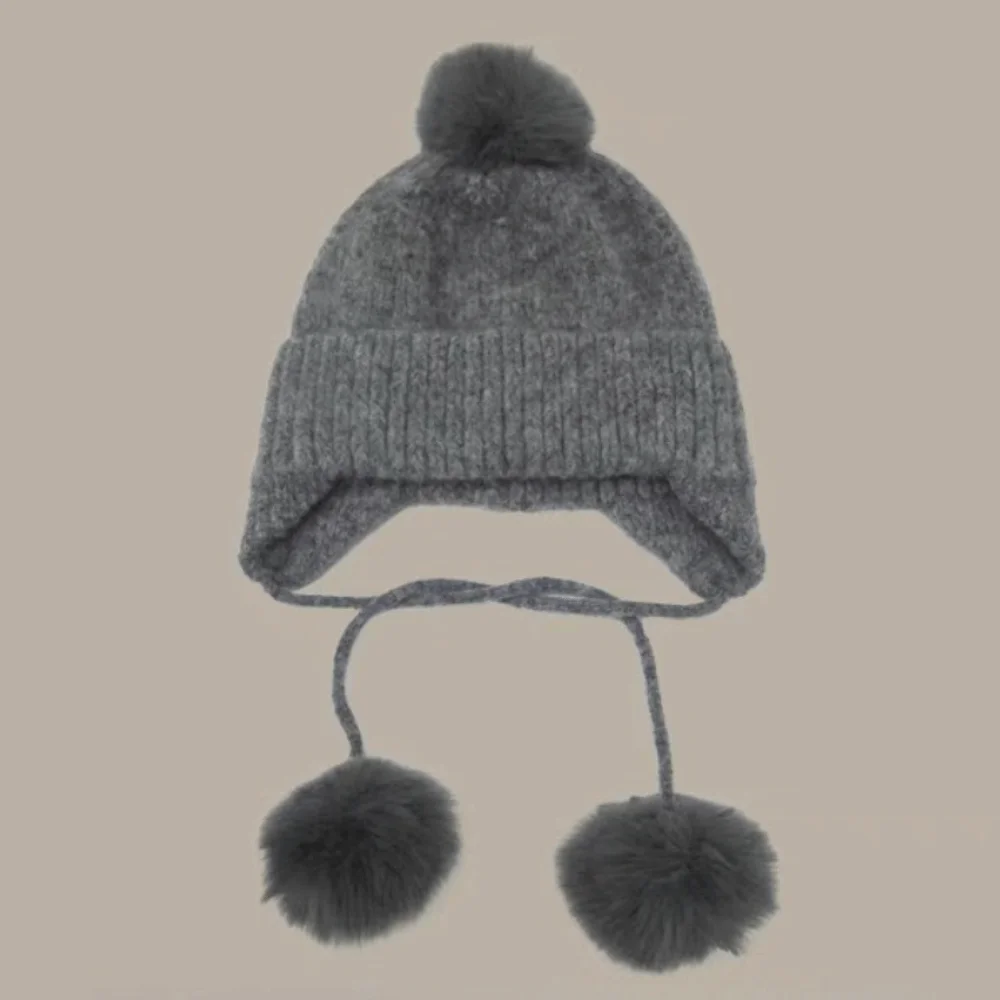 Fashionable with Wool Ball Knitted Beanie Hat Warm Cute Style Bomber Hats with Ear Flap Thickened Beanie Women
Fashionable with Wool Ball Knitted Beanie Hat Warm Cute Style Bomber Hats with Ear Flap Thickened Beanie Women