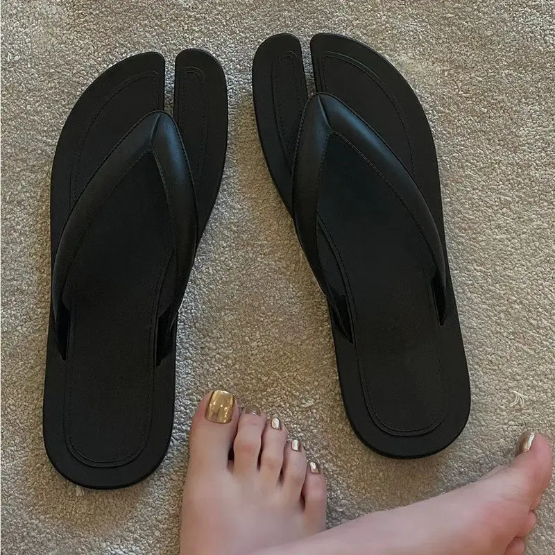 2026 Split Toe Shoes Herringbone Flat Women Slippers Summer Clip Toe Pig Trotter Slippers Beach Shoes That Can Tread Wet Water
2026 Split Toe Shoes Herringbone Flat Women Slippers Summer Clip Toe Pig Trotter Slippers Beach Shoes That Can Tread Wet Water