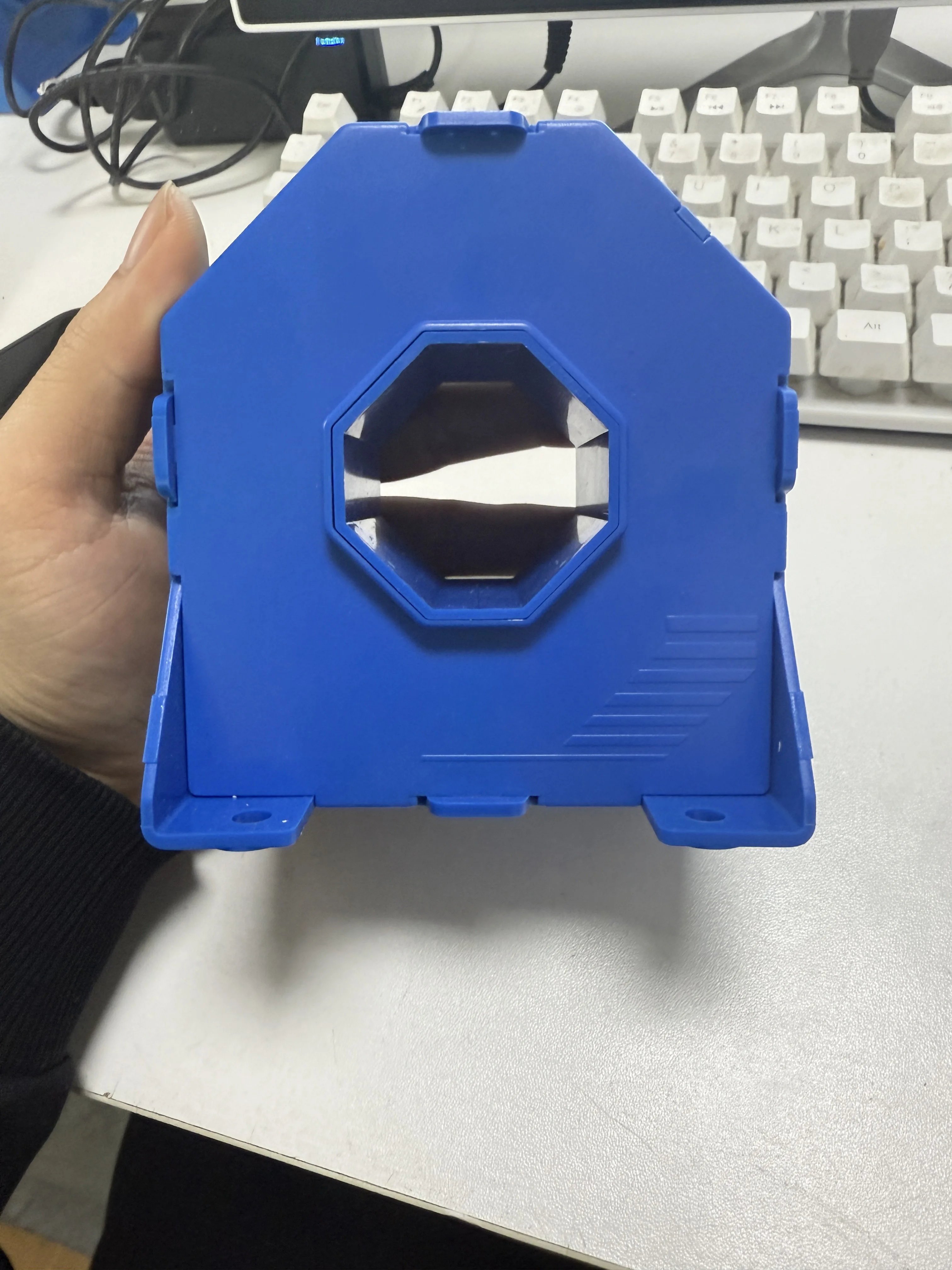LEM LT505-S The 500A 500A closed-loop Hall current sensor, brand new original industrial grade model.
LEM LT505-S The 500A 500A closed-loop Hall current sensor, brand new original industrial grade model.