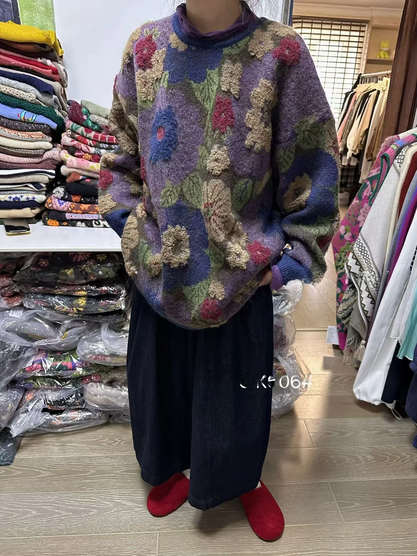 Autumn Winter Knitted Long Sve Sweater Women's Loose Fit V-Ne Floral Print Comfortable plus Size Casual Faion Sle
Autumn Winter Knitted Long Sve Sweater Women's Loose Fit V-Ne Floral Print Comfortable plus Size Casual Faion Sle