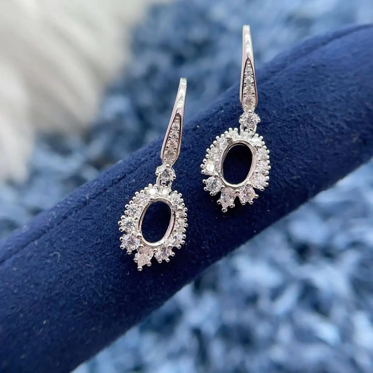 MeiBaPJ Inlay 5*7mm Oval Gemstone Earrings S925 Sterling Silver DIY Empty Holder for Women Fine Fashion Charm Jewelry Accessory
MeiBaPJ Inlay 5*7mm Oval Gemstone Earrings S925 Sterling Silver DIY Empty Holder for Women Fine Fashion Charm Jewelry Accessory