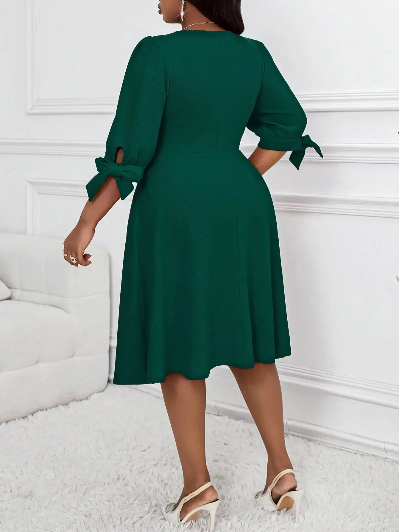 Elegant Green Midi Dress With Bow-Tie Sleeves, Flared Skirt And Belt For Party Wedding Or Office Wear
Elegant Green Midi Dress With Bow-Tie Sleeves, Flared Skirt And Belt For Party Wedding Or Office Wear