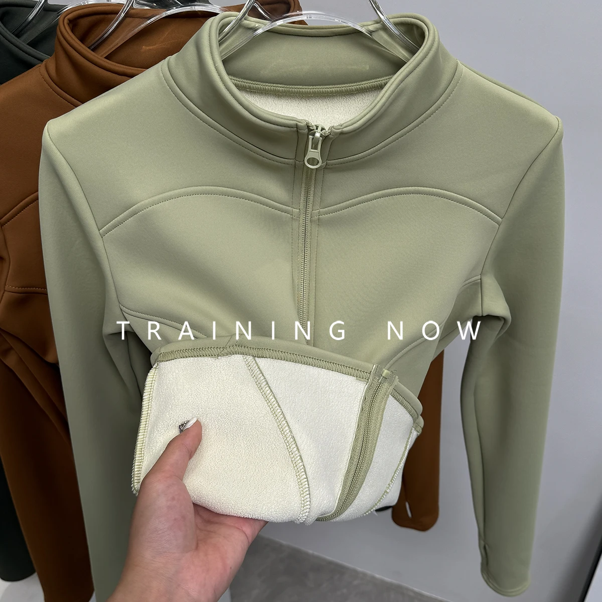 velvet thickened yoga jacket for women in winter slim standing and running body clothes warm Pilates sportswear
velvet thickened yoga jacket for women in winter slim standing and running body clothes warm Pilates sportswear