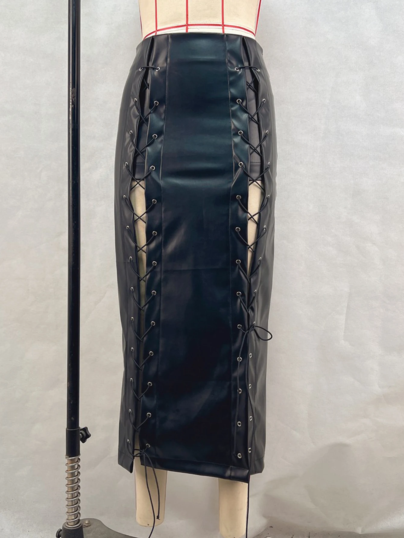 Женская модная уличная одежда: макси-юбки для клубов и вечеринок, готические юбки-карандаш из искусственной кожи с высокой талией, сексуальные черные длинные юбки из кожи с шнуровкой.
Женская модная уличная одежда: макси-юбки для клубов и вечеринок, готические юбки-карандаш из искусственной кожи с высокой талией, сексуальные черные длинные юбки из кожи с шнуровкой.