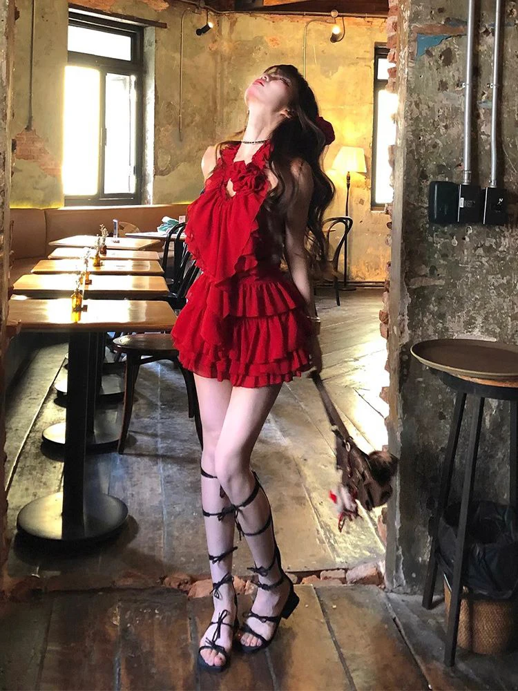 Hot Girl Pure Desire Slimming Set Short Skirt Top Two-Piece Suit Summer 2026 New Red Lace Trim Hanging Neck Women's Fashion
Hot Girl Pure Desire Slimming Set Short Skirt Top Two-Piece Suit Summer 2026 New Red Lace Trim Hanging Neck Women's Fashion