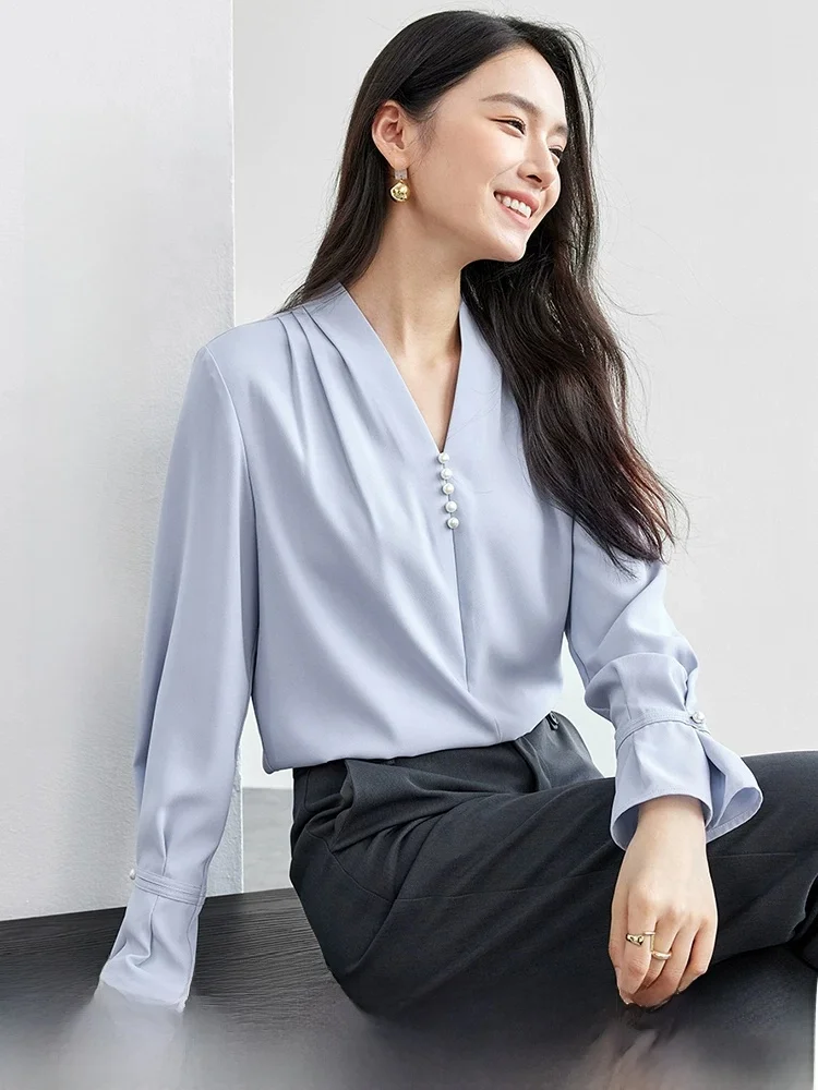 Ele V-Ne Pleated Chiffon irt Women's Spring 2026 New Sle Draped Loose Fit Pearl Button Bell Sve Top Commute Sle
Ele V-Ne Pleated Chiffon irt Women's Spring 2026 New Sle Draped Loose Fit Pearl Button Bell Sve Top Commute Sle