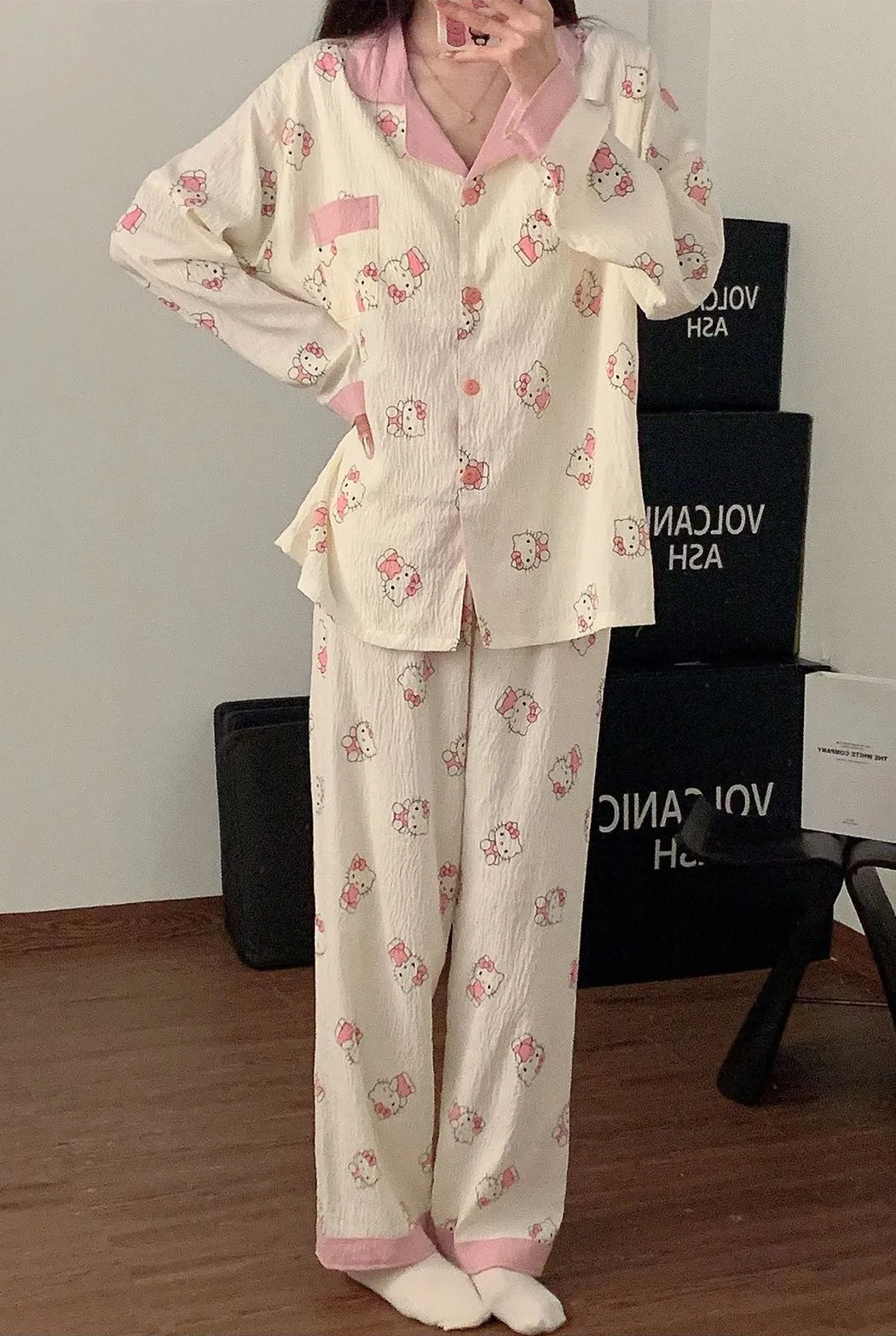 Женский пижамный комплект Hello Kitty из хлопка с рисунком розовых облаков, весна-осень, с длинными рукавами и брюками, милый, мягкий, удобный, для дома и отдыха
Женский пижамный комплект Hello Kitty из хлопка с рисунком розовых облаков, весна-осень, с длинными рукавами и брюками, милый, мягкий, удобный, для дома и отдыха