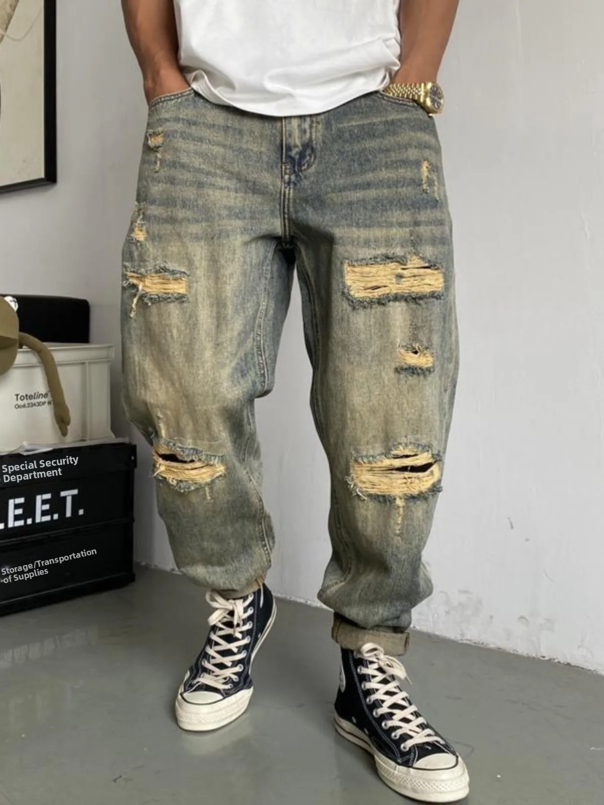 Retro American Casual Men's Jeans Straight Loose Trendy High Street Pants with Hole Worn out Denim Jeans
Retro American Casual Men's Jeans Straight Loose Trendy High Street Pants with Hole Worn out Denim Jeans