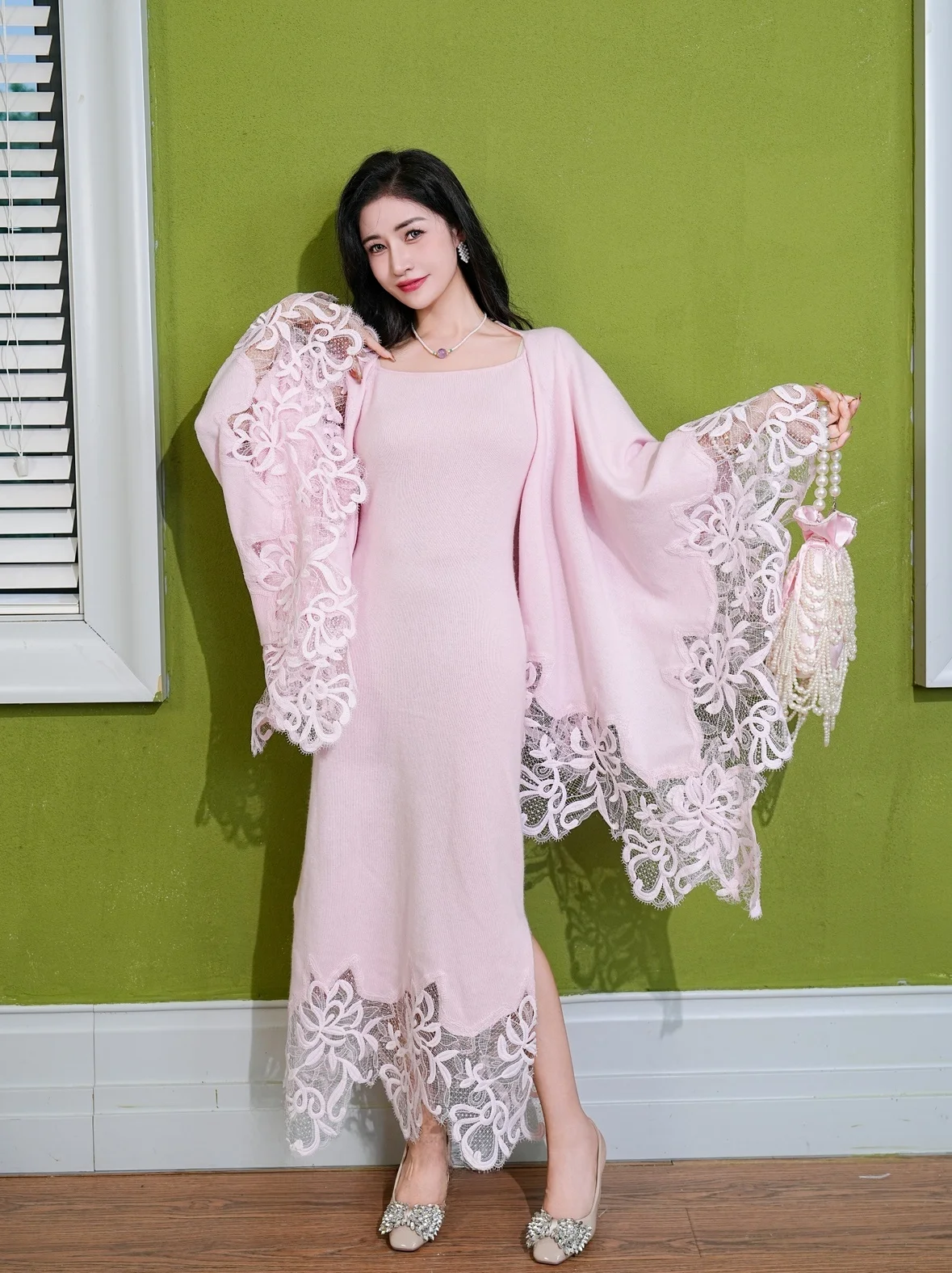 Новый вязаный комплект 2025 года: кружевное платье с открытыми плечами и длинными рукавами, женский осенне-зимний модный комплект из бархатного материала с эффектом бандажа
Новый вязаный комплект 2025 года: кружевное платье с открытыми плечами и длинными рукавами, женский осенне-зимний модный комплект из бархатного материала с эффектом бандажа