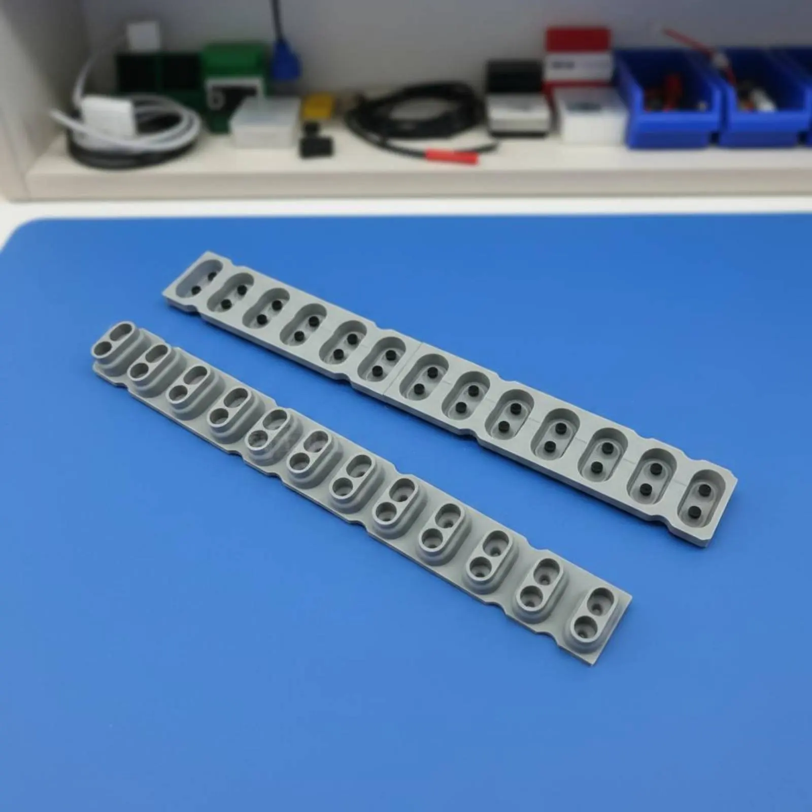 Electronic Piano Key Contact High Resilient Conductive Rubber Contact Strip for Musicians
Electronic Piano Key Contact High Resilient Conductive Rubber Contact Strip for Musicians