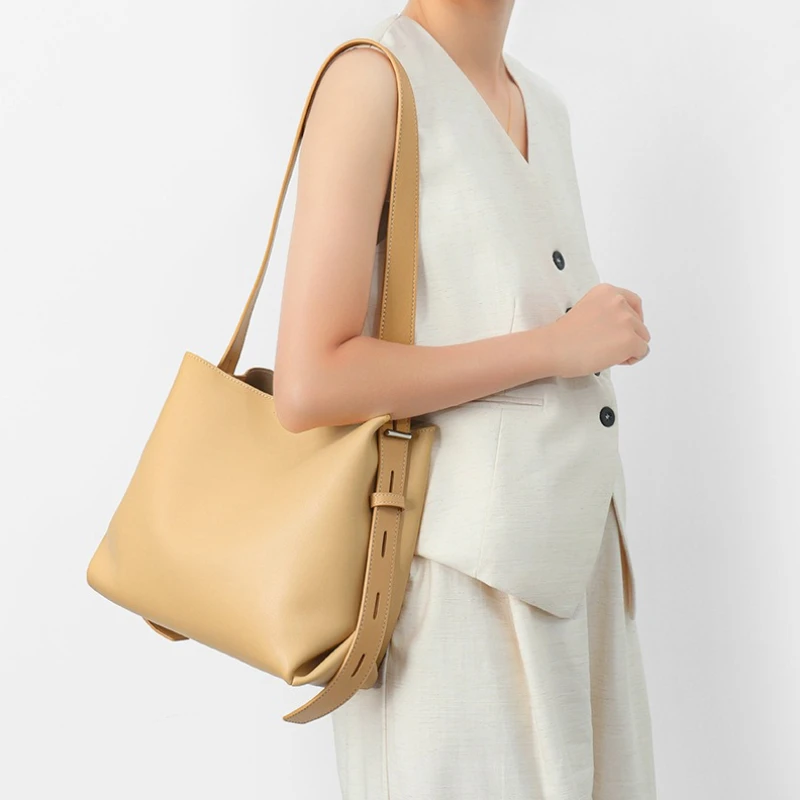 Ladies Minimalist Genuine Leather Bucket Bag Adjustable Wide Strap Large Capacity Shoulder Crossbody Handbag Purse for Daily Use
Ladies Minimalist Genuine Leather Bucket Bag Adjustable Wide Strap Large Capacity Shoulder Crossbody Handbag Purse for Daily Use