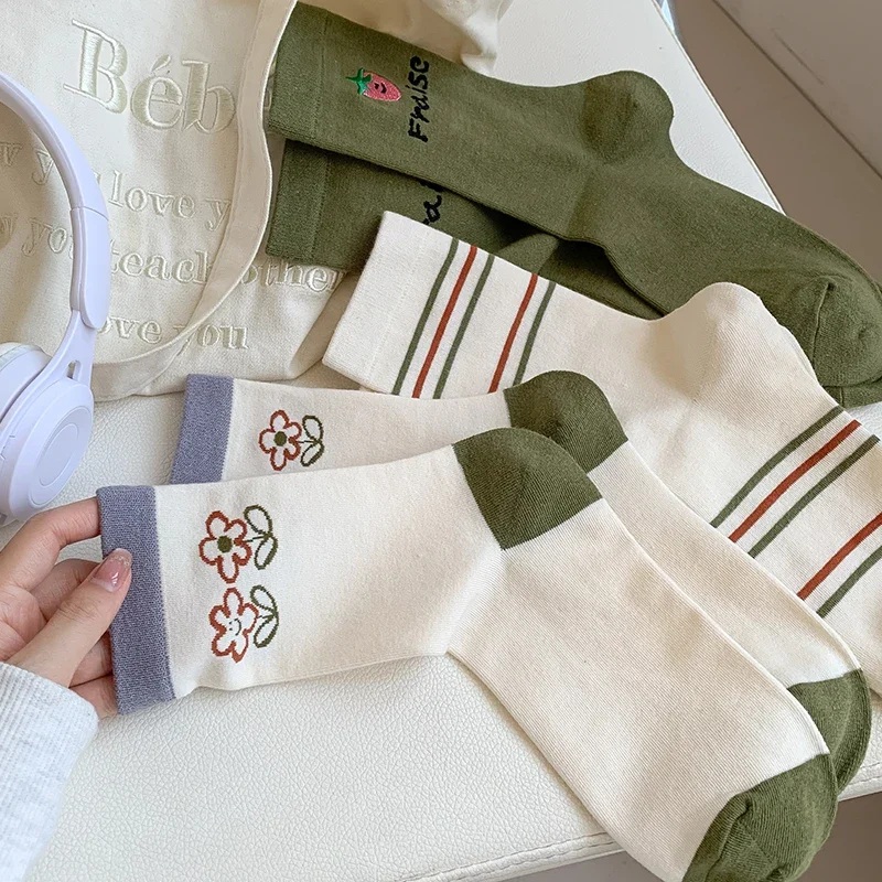 Fashion Socks Women's Casual Novelties New Autumn Girls Crew Socks Breathable Striped Flower Cute Embroidery Socks For Women
Fashion Socks Women's Casual Novelties New Autumn Girls Crew Socks Breathable Striped Flower Cute Embroidery Socks For Women