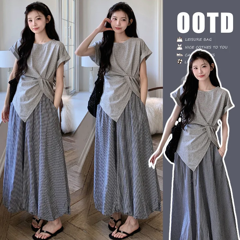 Chic Pregnancy Wear Season Breathable Cotton Top and Novelty Pig Nose Fastener Skirt Set Fashionable Coordinated Ensemble
Chic Pregnancy Wear Season Breathable Cotton Top and Novelty Pig Nose Fastener Skirt Set Fashionable Coordinated Ensemble