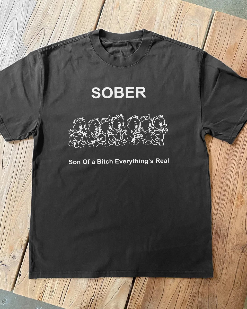 Футболка в американском стиле с забавным текстовым принтом, ретро-дизайном, из чистого хлопка, с модным дизайном и короткими рукавами.
Футболка в американском стиле с забавным текстовым принтом, ретро-дизайном, из чистого хлопка, с модным дизайном и короткими рукавами.