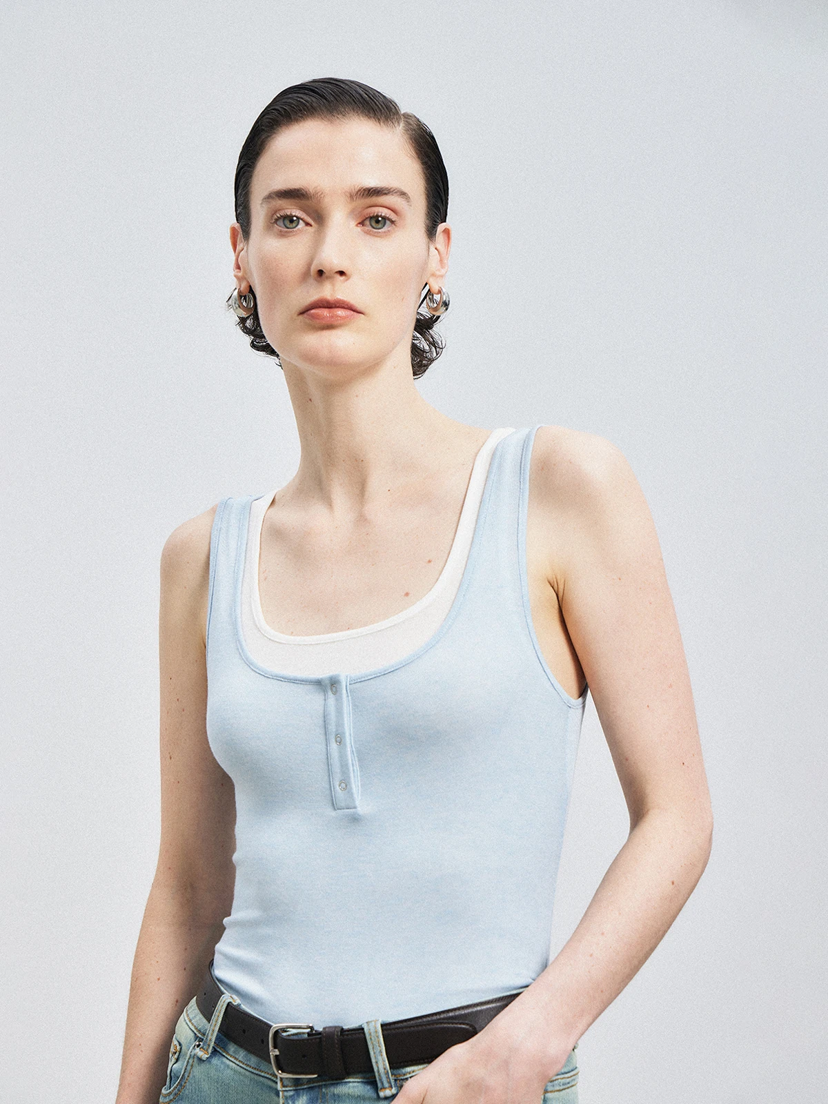 Comfortable Silk Wool Vest And Strap Two-Piece Set for Women Thornsaura Summer 2024 Commute Style Slim Fit Regular Length
Comfortable Silk Wool Vest And Strap Two-Piece Set for Women Thornsaura Summer 2024 Commute Style Slim Fit Regular Length