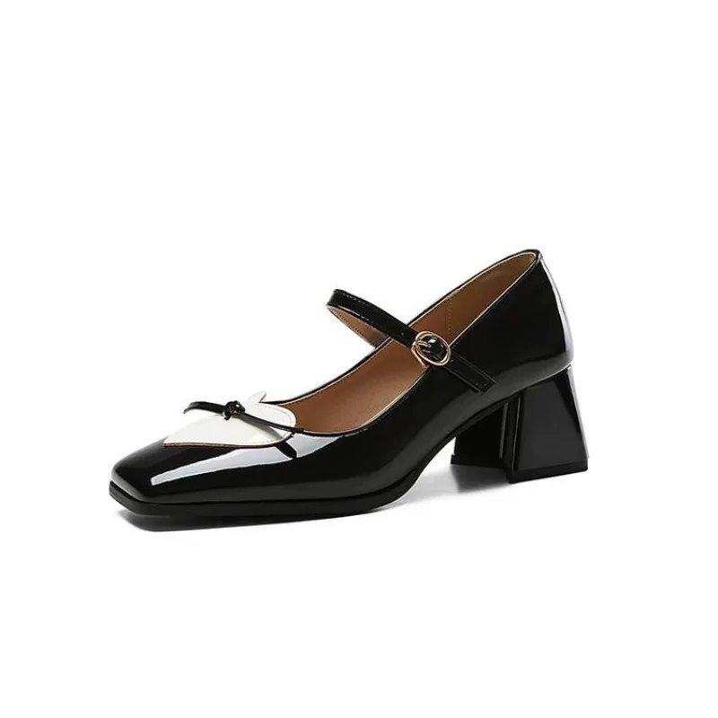 Big size Large size follow-up shoes with heart-shaped decoration and fashionable color blocking design on the upper
Big size Large size follow-up shoes with heart-shaped decoration and fashionable color blocking design on the upper