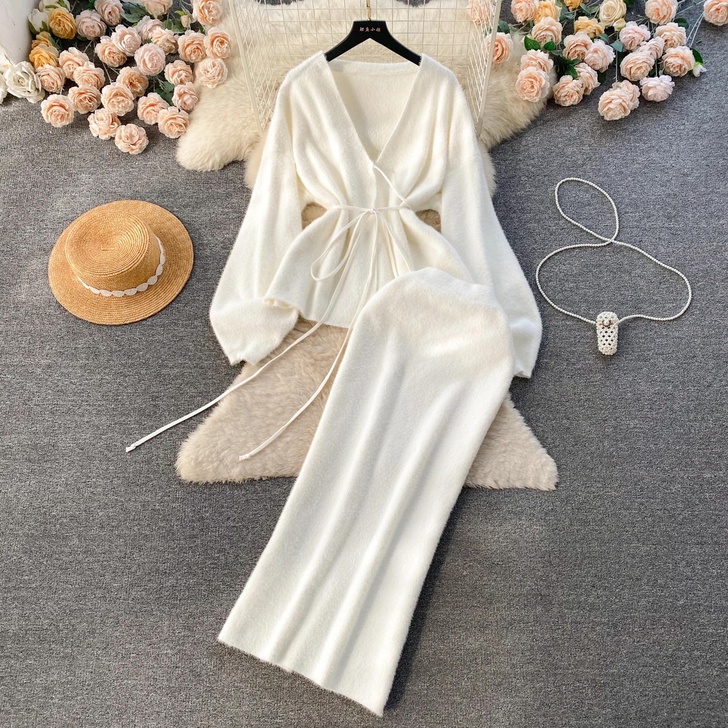 Fashion Women White Knitted Suits Autumn Solid Color Soft V Neck Cardigans Coat And High Waist Long Slit Skirts 2pcs Set
Fashion Women White Knitted Suits Autumn Solid Color Soft V Neck Cardigans Coat And High Waist Long Slit Skirts 2pcs Set