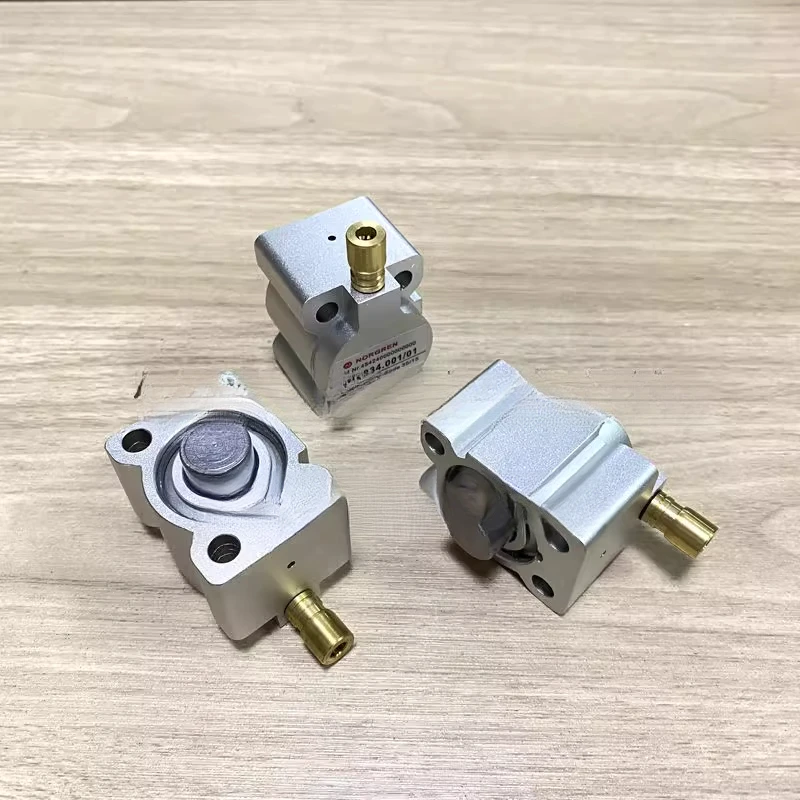 1 pcs for Heidelberg CD102 XL105 press automatic cleaning blanket cylinder SA.334.001
1 pcs for Heidelberg CD102 XL105 press automatic cleaning blanket cylinder SA.334.001