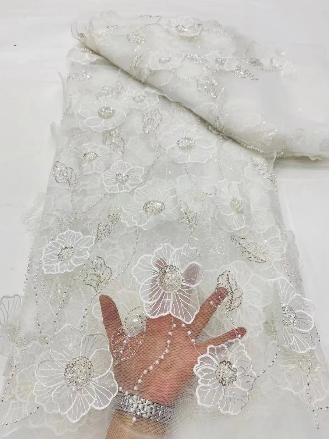 Latest Elegant French 3D Flower Lace Fabric African Mesh Tulle Lace Fabric with Beads White Bridal Lace for Sewing Wedding
Latest Elegant French 3D Flower Lace Fabric African Mesh Tulle Lace Fabric with Beads White Bridal Lace for Sewing Wedding