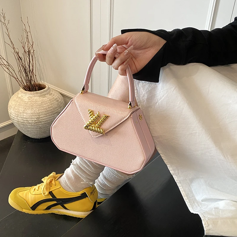 Прочная и атласная сумка 2025 года, новая женская роскошная брендовая кожаная сумка известного дизайнера, классическая популярная повседневная сумка
Прочная и атласная сумка 2025 года, новая женская роскошная брендовая кожаная сумка известного дизайнера, классическая популярная повседневная сумка 