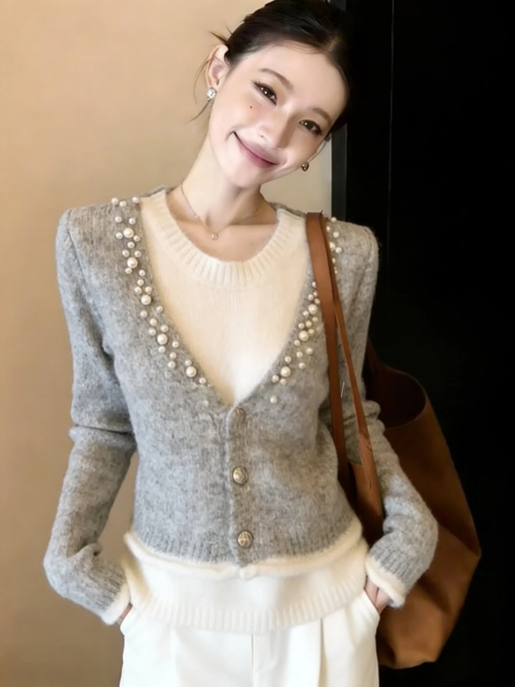 Long Sleeve Knitted Sweater Women's Commute Style Korean Version Straight Cut Multi-Functional Pearl Embellished Self-Kept Model
Long Sleeve Knitted Sweater Women's Commute Style Korean Version Straight Cut Multi-Functional Pearl Embellished Self-Kept Model