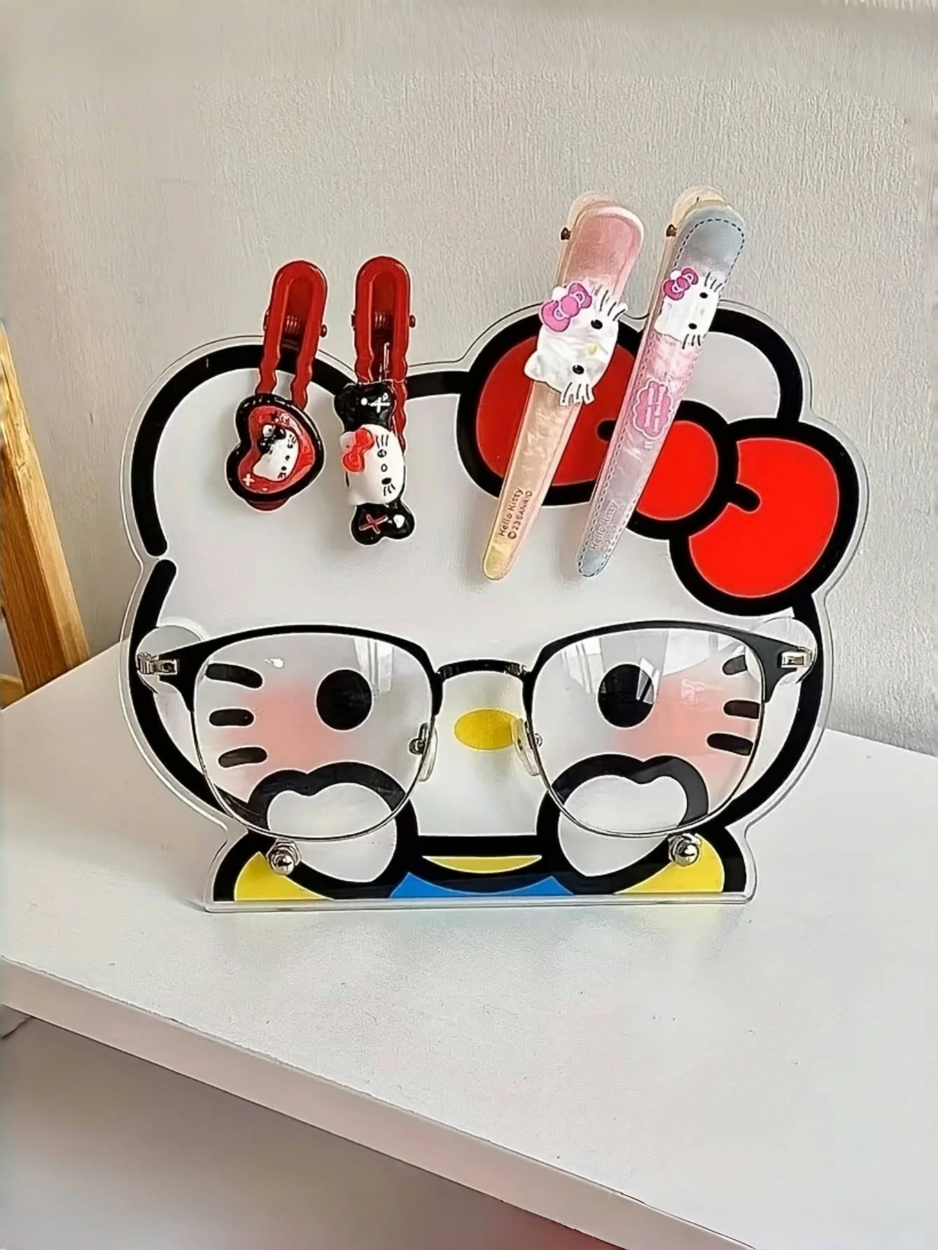 1 шт. акриловая подставка для очков Sanrio Hello Kitty, милый прикроватный органайзер для заколок, декор для стола, подарок на праздник и день рождения
1 шт. акриловая подставка для очков Sanrio Hello Kitty, милый прикроватный органайзер для заколок, декор для стола, подарок на праздник и день рождения