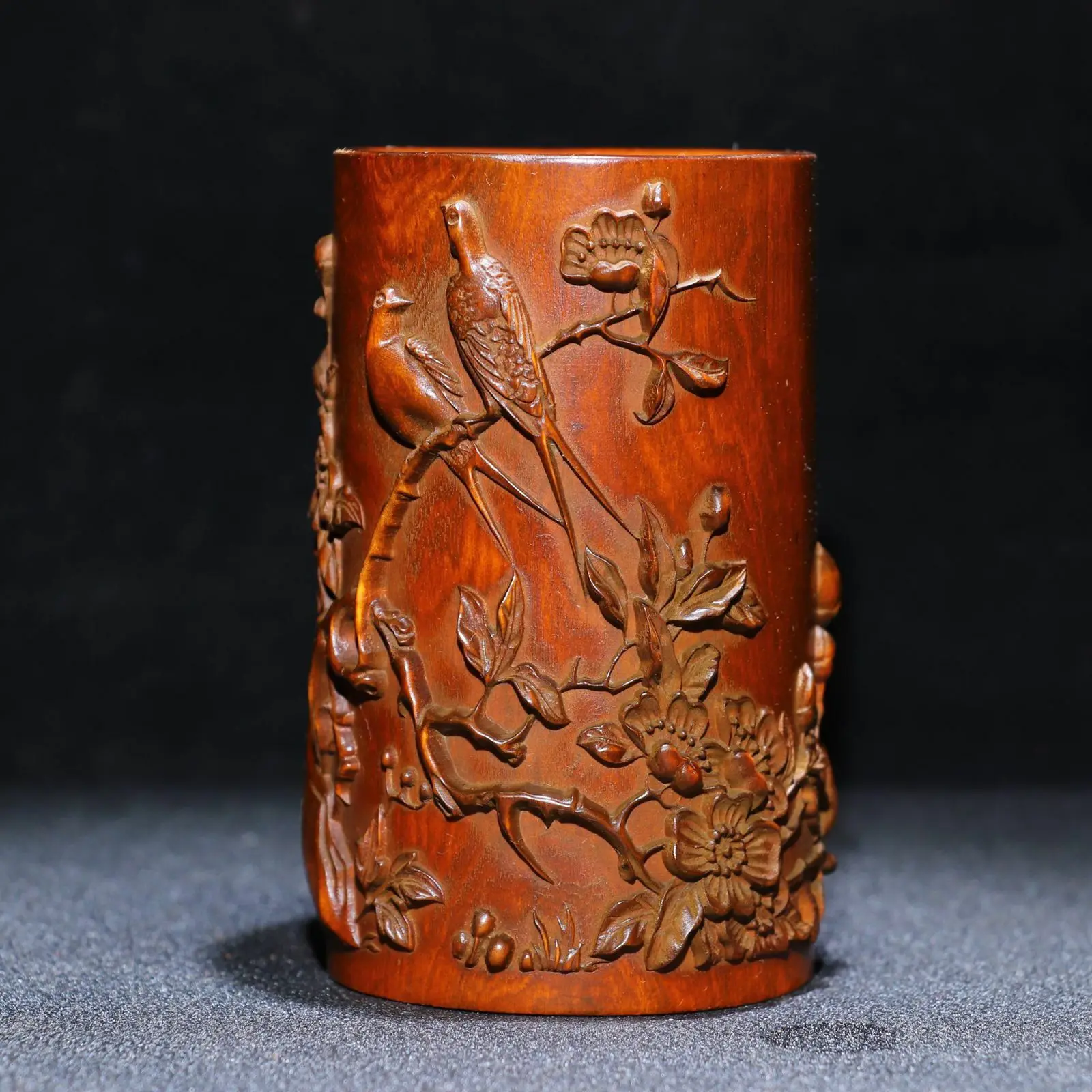 Chinese Antique Wood Hand Carved Exquisite Boxwood Flower And Bird Brush Pot
Chinese Antique Wood Hand Carved Exquisite Boxwood Flower And Bird Brush Pot