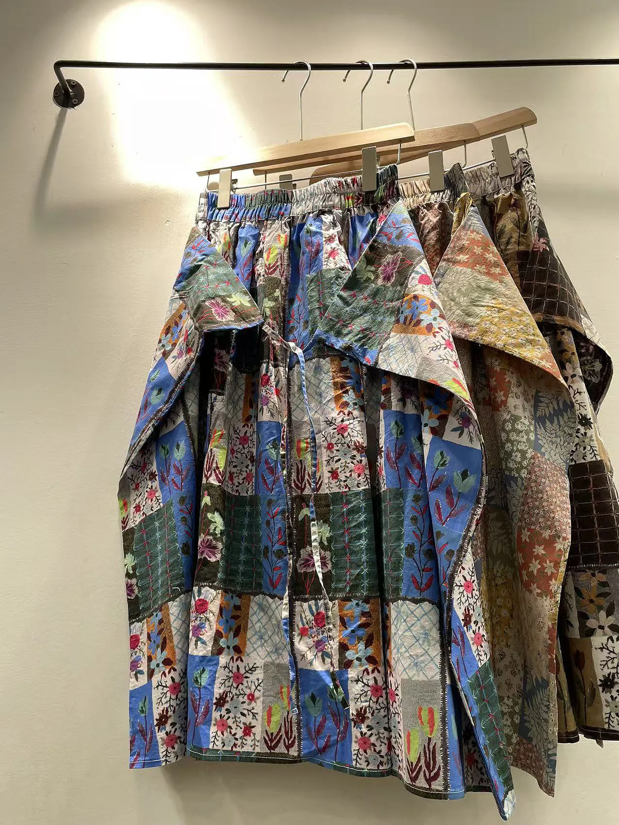 Versatile Retro Print Elastic Waist Belted Loose Pure Cotton Midi Half Skirt Women's Summer Fashion Skin-friendly Breathable
Versatile Retro Print Elastic Waist Belted Loose Pure Cotton Midi Half Skirt Women's Summer Fashion Skin-friendly Breathable