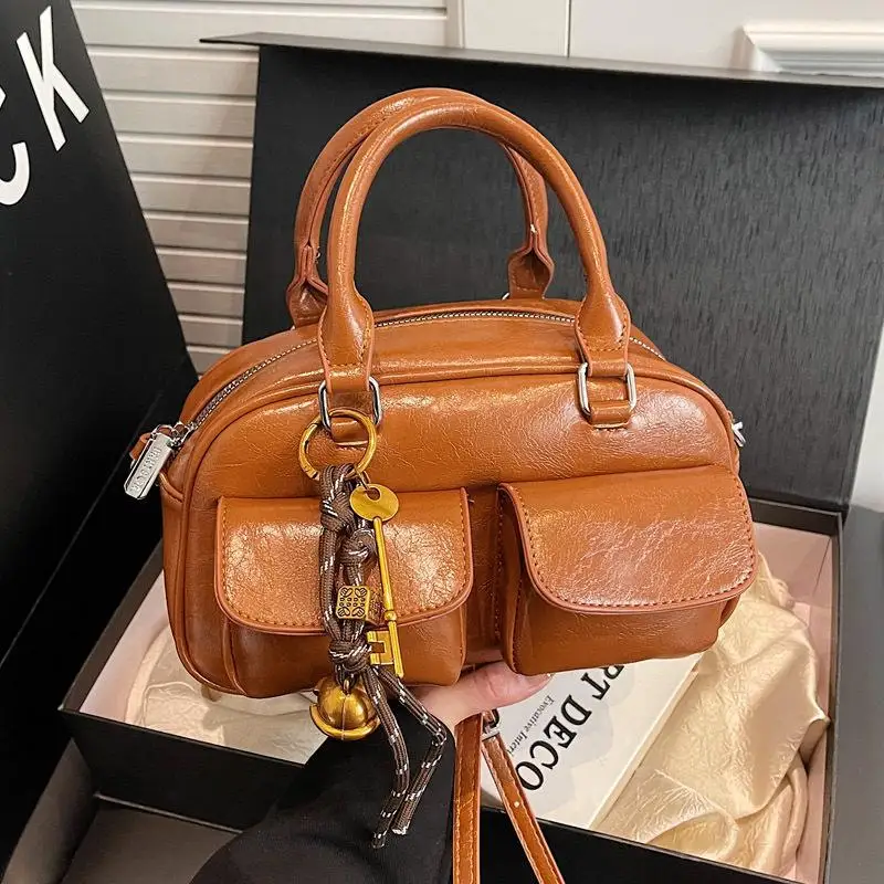 AS2115 Commuter Bag for Women with Large Capacity 2025 New Autumn and Winter Retro Niche Design Shoulder Handbag
AS2115 Commuter Bag for Women with Large Capacity 2025 New Autumn and Winter Retro Niche Design Shoulder Handbag
