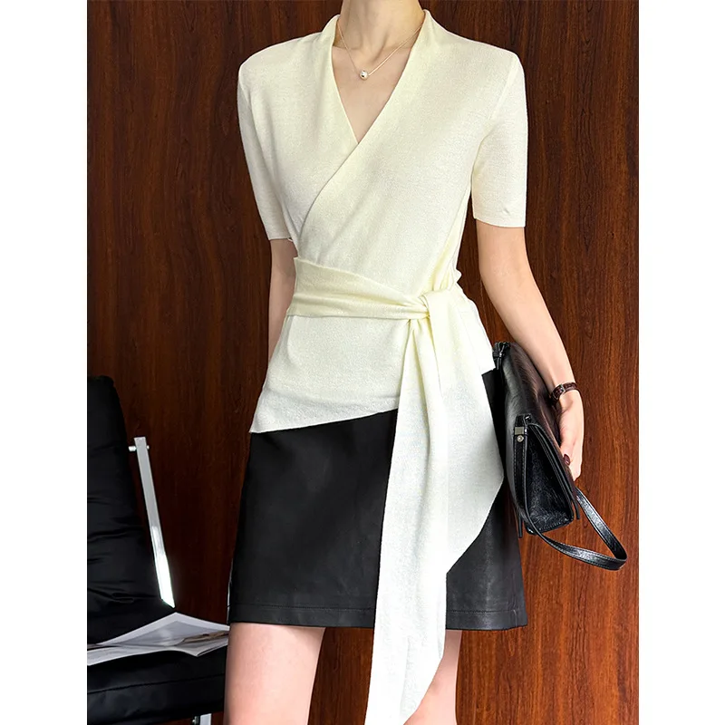 6% wool women's knitted sweater, short sleeved V-neck white strap knitted sweater, women's waist cinched autumn versatile top
6% wool women's knitted sweater, short sleeved V-neck white strap knitted sweater, women's waist cinched autumn versatile top