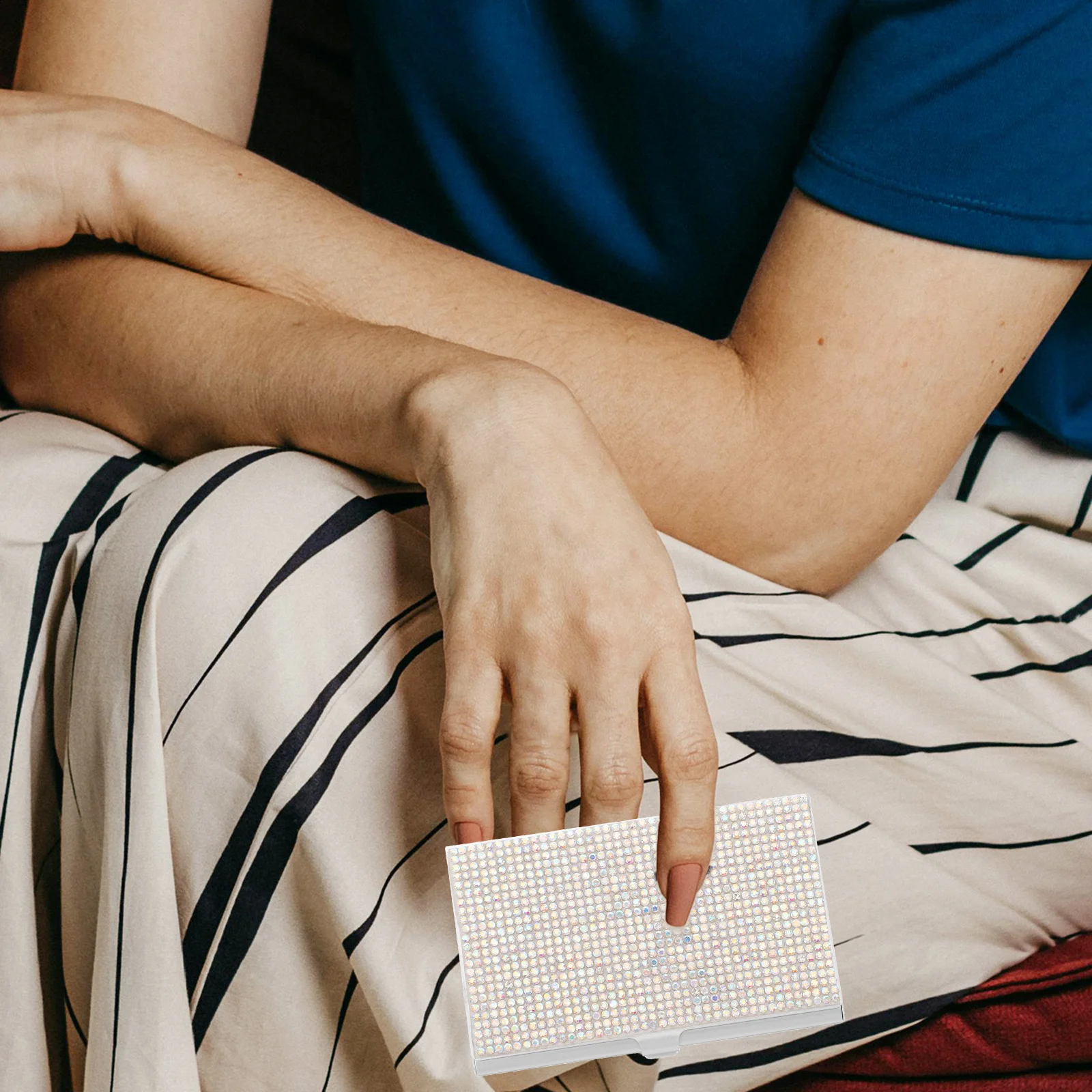 Portable Business Card Box Organizer Sturdy Metal Holder for Office Desk Large Capacity Easy to Clean Travel Cards Container
Portable Business Card Box Organizer Sturdy Metal Holder for Office Desk Large Capacity Easy to Clean Travel Cards Container