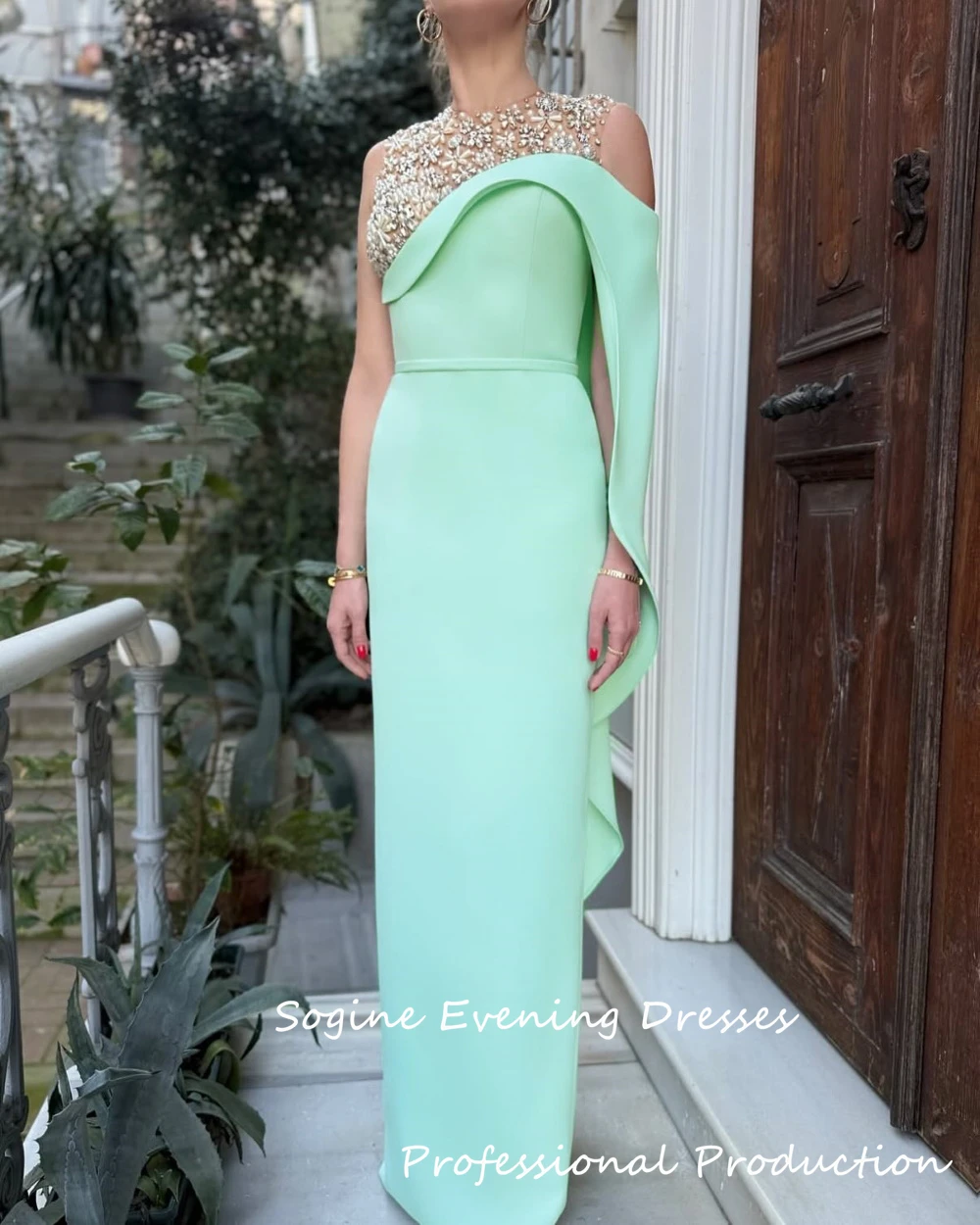 Customized Crepe Straight Evening Dresses With Luxurious Crystal For Sexy Women 2025 Mint Green Prom Dress Formal Occasion
Customized Crepe Straight Evening Dresses With Luxurious Crystal For Sexy Women 2025 Mint Green Prom Dress Formal Occasion