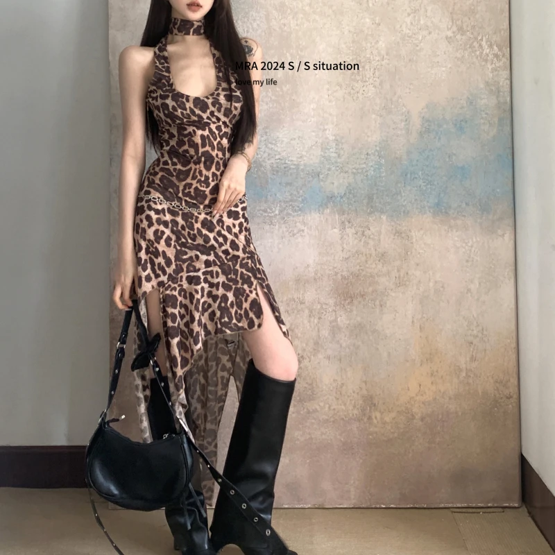 American Retro Leopard Print Sexy Slim Halter Dress Women 2024 Spring New Streetwear Casual Elegant Irregular Mid-length Dress
American Retro Leopard Print Sexy Slim Halter Dress Women 2024 Spring New Streetwear Casual Elegant Irregular Mid-length Dress