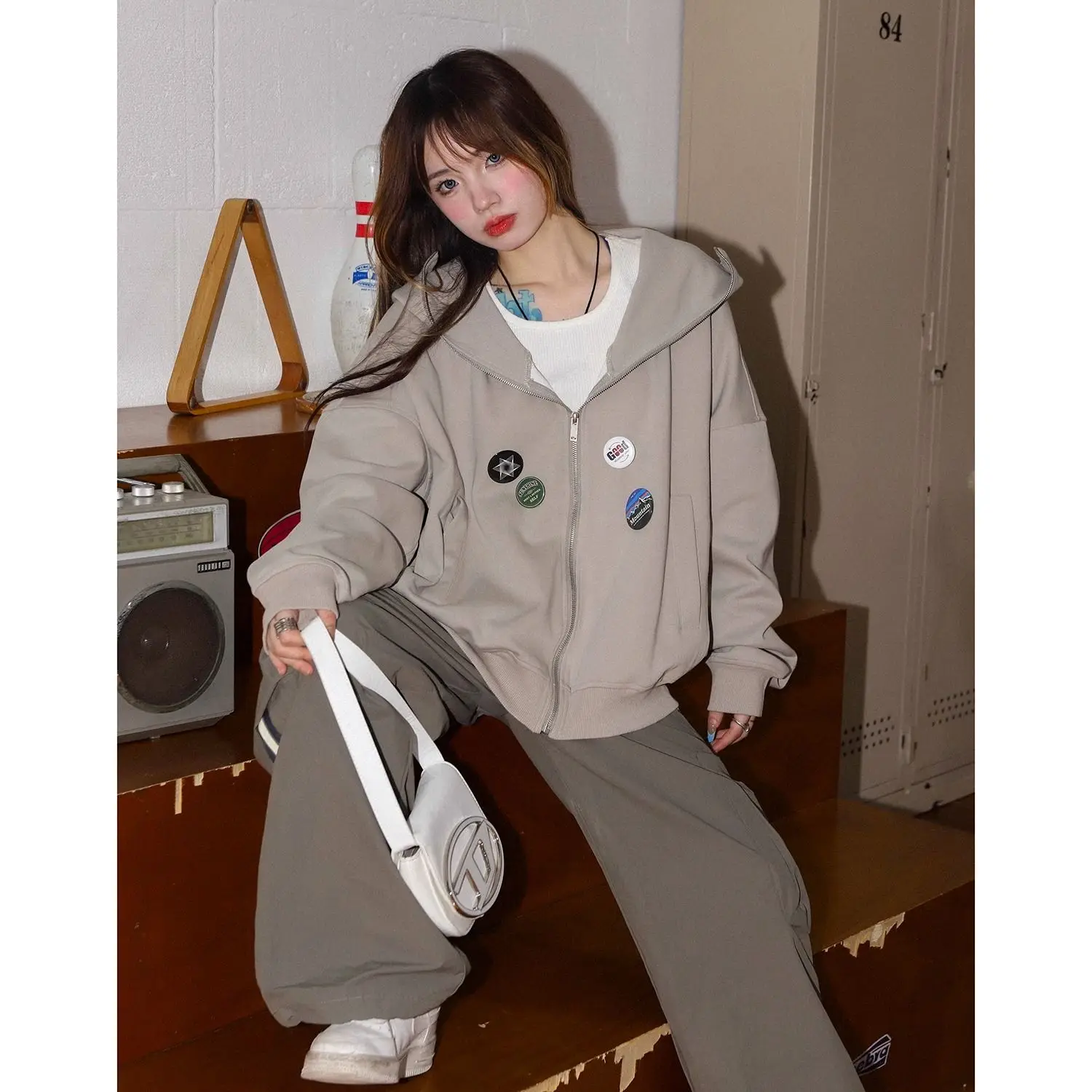American street zipper hooded cardigan sweatshirt for women spring and autumn loose and versatile casual gray jacket y2k tops
American street zipper hooded cardigan sweatshirt for women spring and autumn loose and versatile casual gray jacket y2k tops