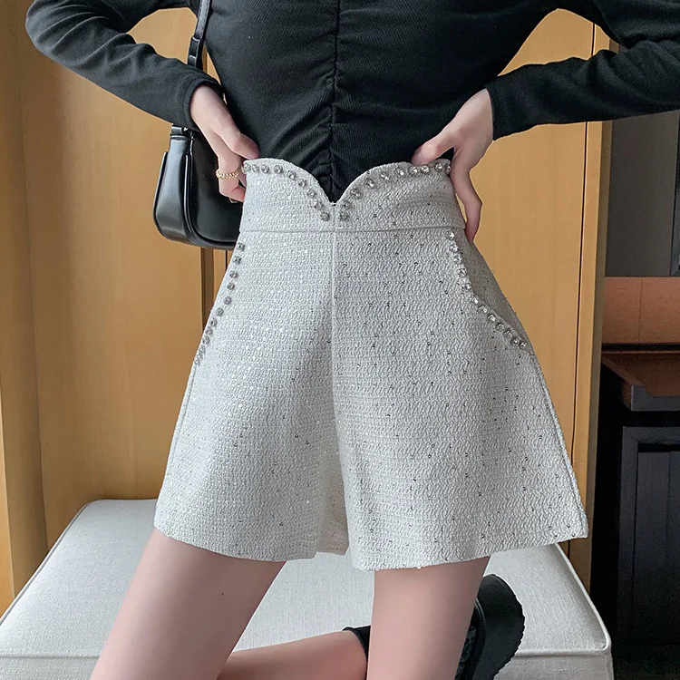 Elegant Petite Style Rhinestone Sequin High Waist Irregular Wide Leg Pocket Fall-Winter Thick Knit New Fashion Versatile Shorts
Elegant Petite Style Rhinestone Sequin High Waist Irregular Wide Leg Pocket Fall-Winter Thick Knit New Fashion Versatile Shorts